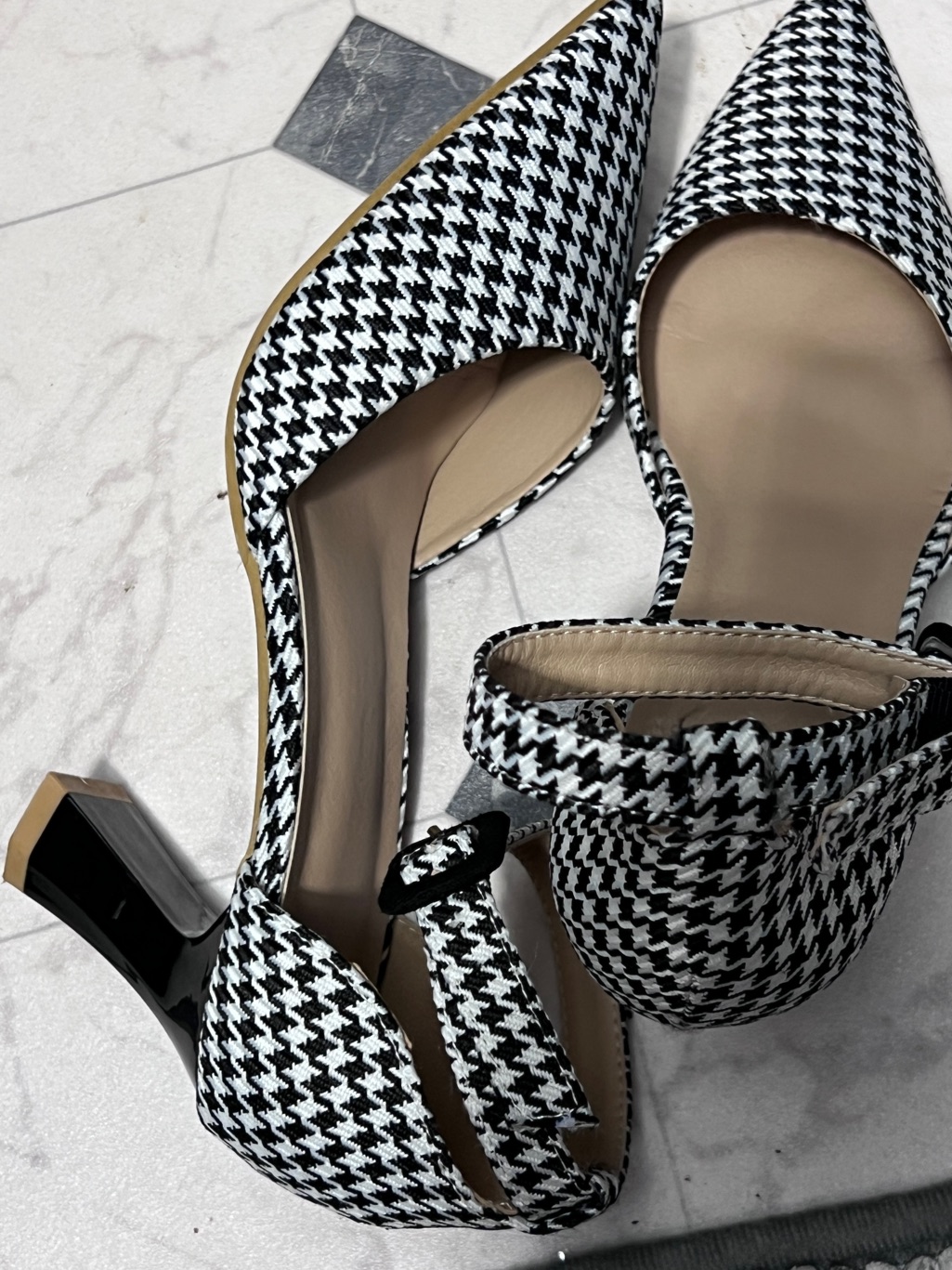 Pointed Toe Houndstooth D'orsay Heels In Black And White